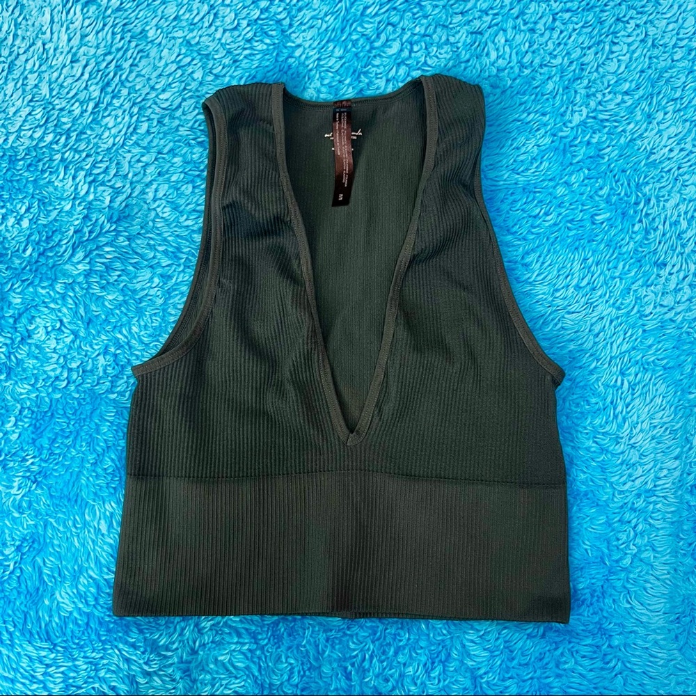 urban outfitters crop top
